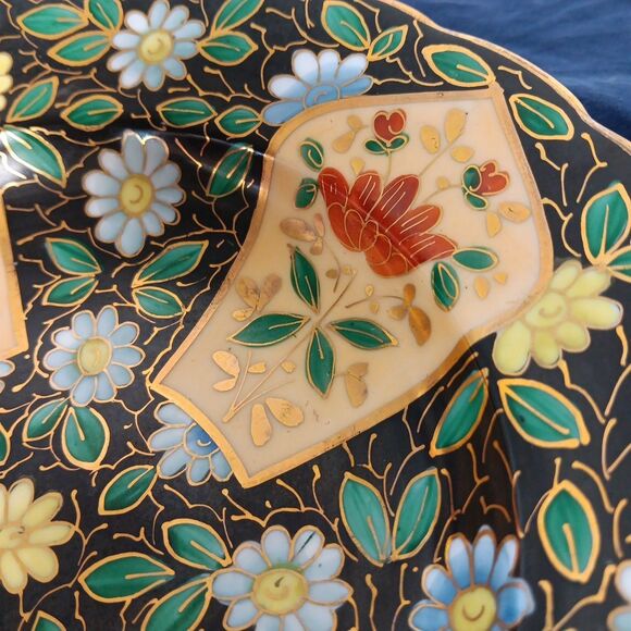 Royal Vienna Beehive Shield Hand Painted 8.5 Inch Diameter Plate Black Red Green - Picture 11 of 14